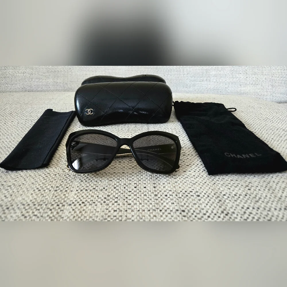 CHANEL CH5271 Women's Black and Chrome Cat Eye Sunglasses Size:OS Made In Italy - Picture 2 of 16